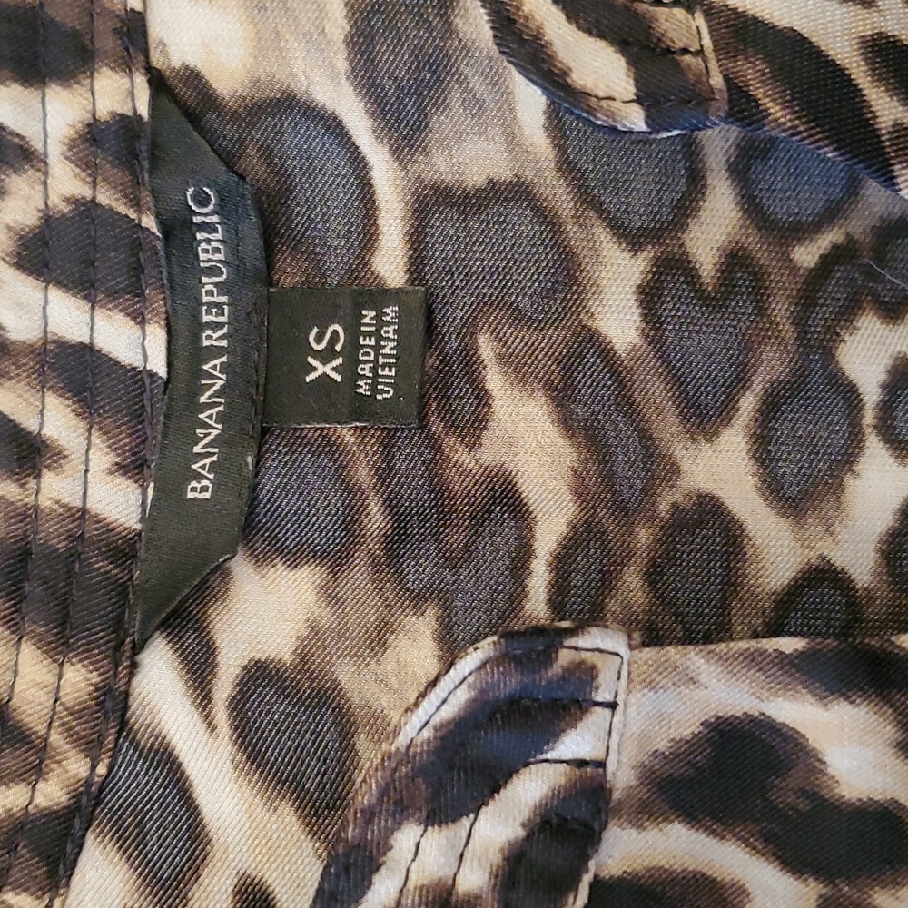 Banana Republic Leopards print blouse with dolman-sleeves